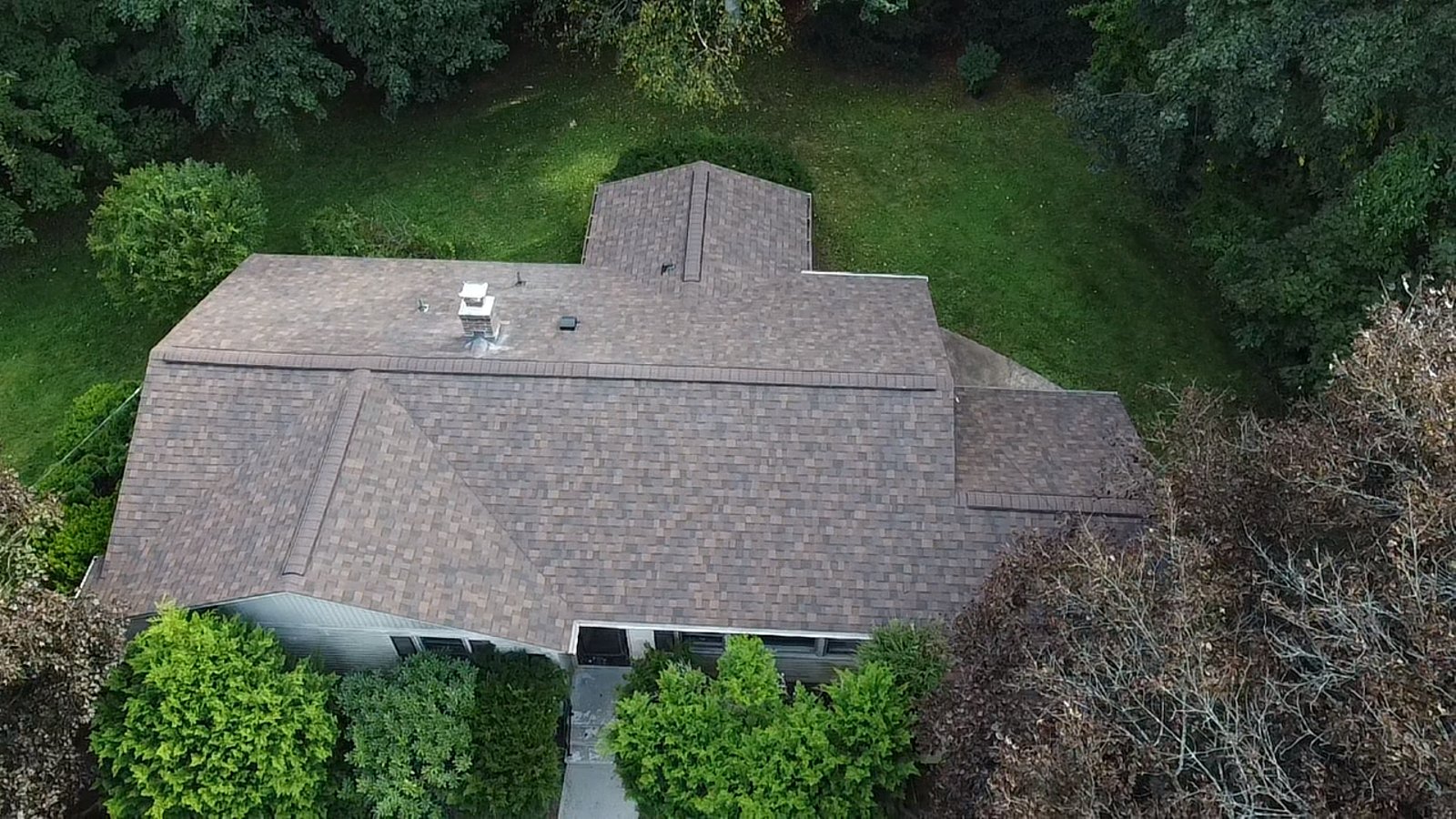Finished Owens Corning roof in Brownwood in Hamden, CT