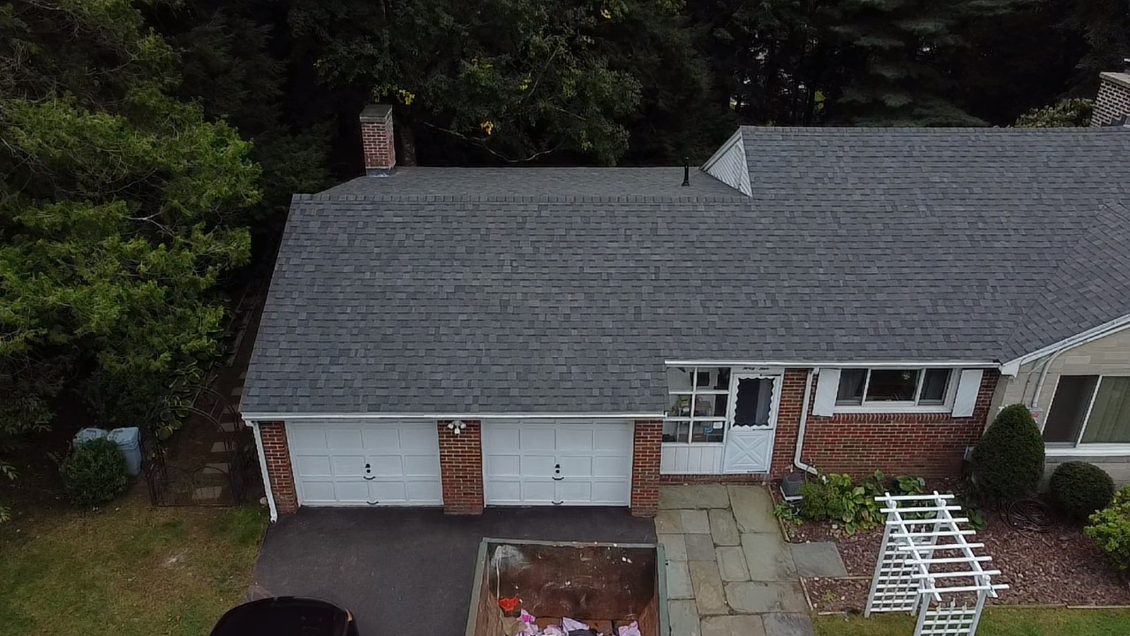 Finished Owens Corning roof in Williamsburg Gray in Newington, CT