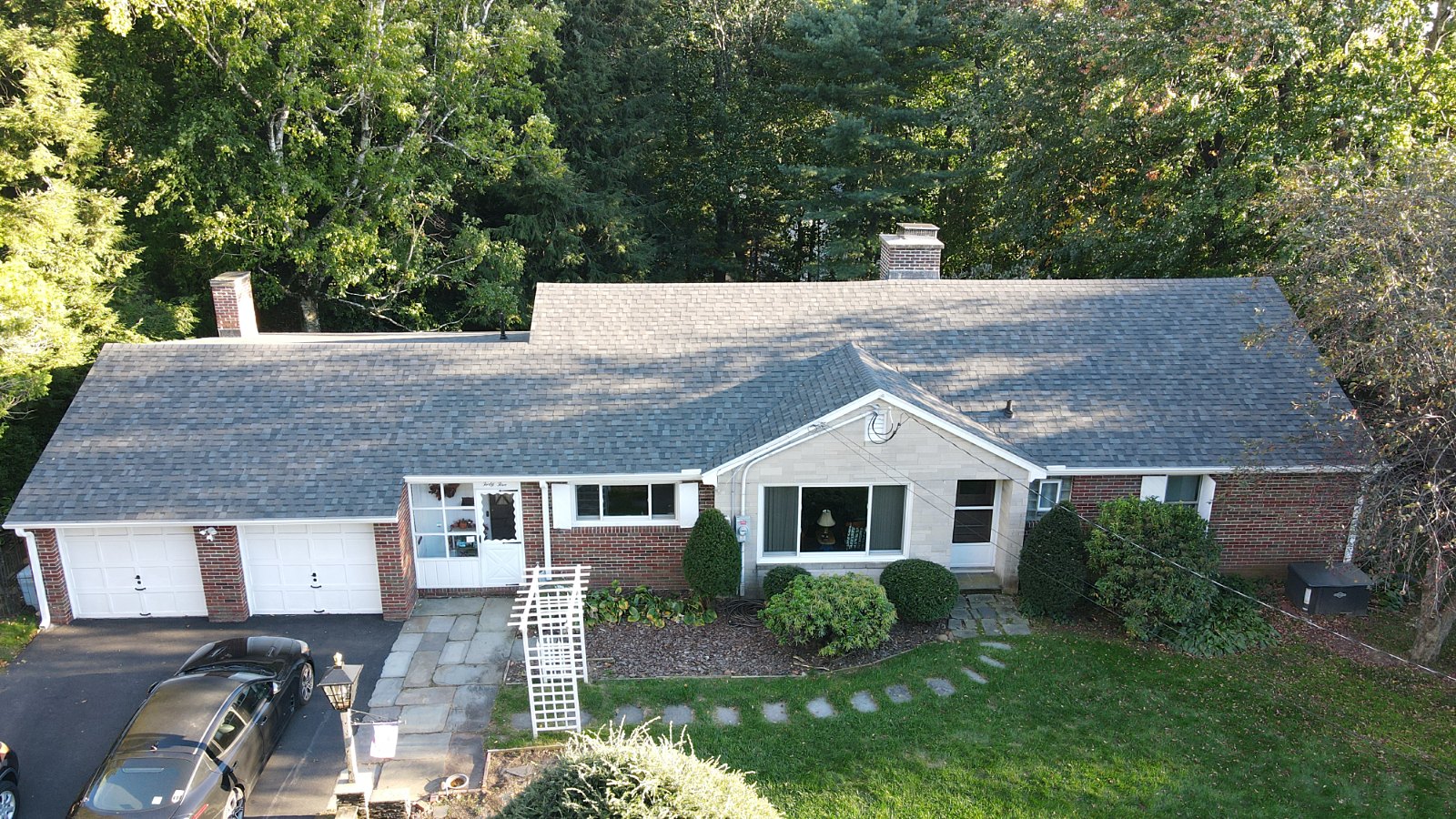 Finished Owens Corning Williamsburg Gray roof from above, Newington, CT